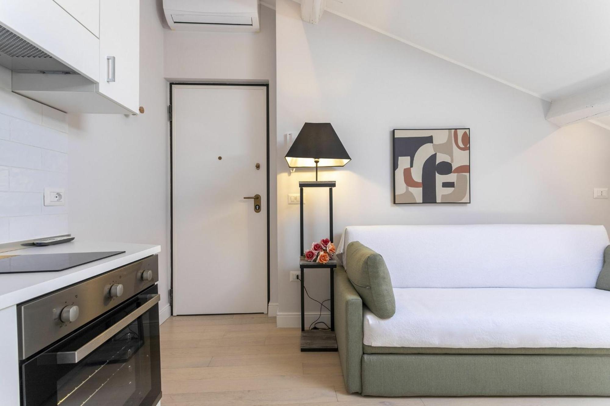 Apartment Ferrucci 1 Bedroom Attic In By Halldis Mailand